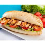 20.Bocata de pechuga de pollo, queso, tomate, lechuga y mahonesa