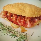 25.Bocata de bacon , queso y pimientos