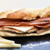 10.Bocata de lomo con bacon