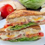 8. Sandwich vegetal con bonito tomate y huevo a la plancha