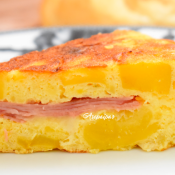 5.Bocata de tortilla de jamón york y queso